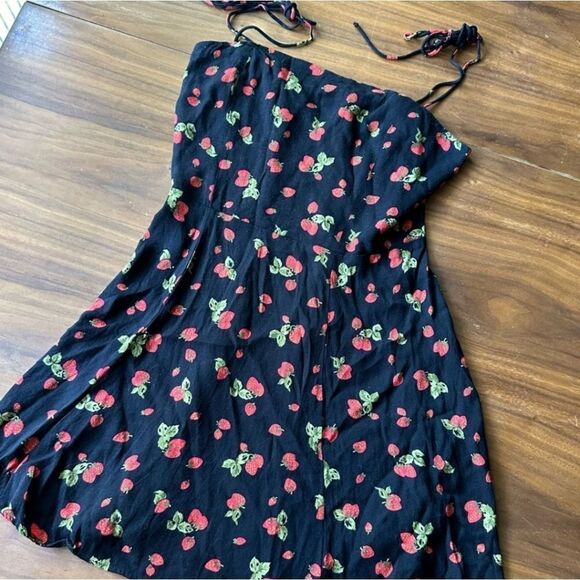 Strawberry Presley Dress | Reformation 8 - Picture 6 of 8